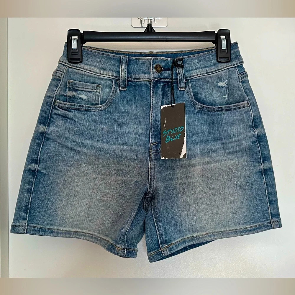 NWT Studio Blue Denim Shorts in Color Crossroads 26